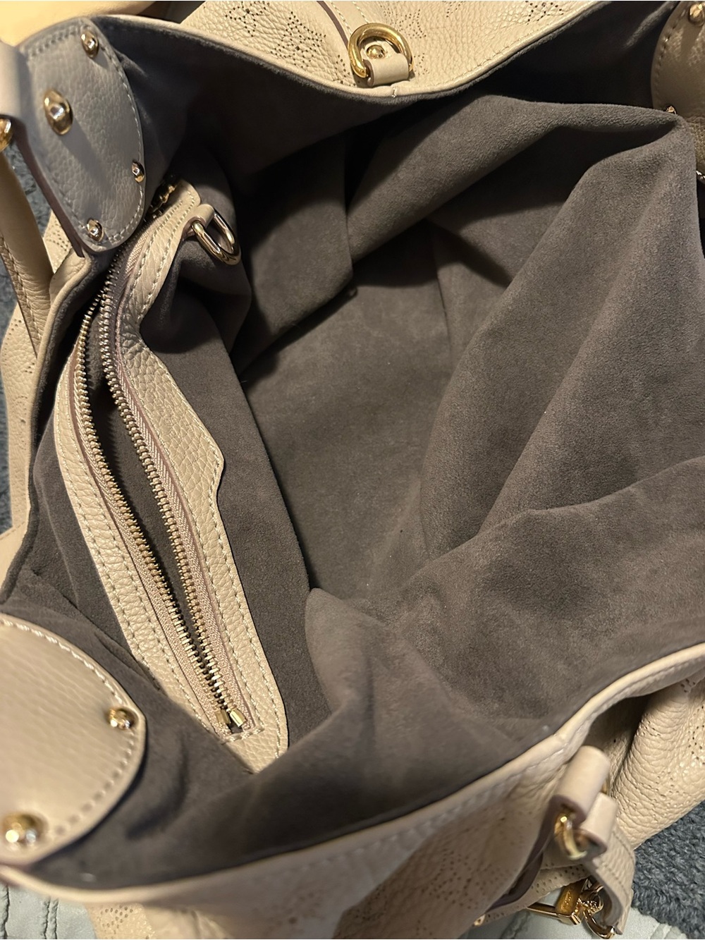 Louis Vuitton “Mahina” Shoulder Bag - Large. Pristine Condition! - Picture 12 of 15